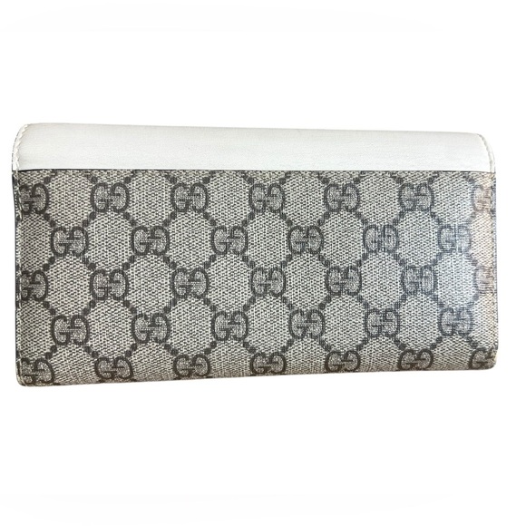 Gucci GG Supreme Continental Wallet in white, tan and red & green bow - Picture 5 of 11